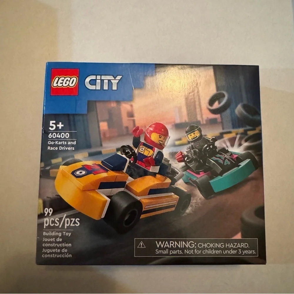 LEGO City Go-Karts and Race Drivers Toy Playset - 2 Driver Minifigures, Race Car - Picture 5 of 6